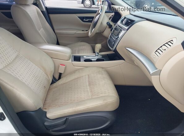 1N4AL3AP6GN324808 2016 NISSAN ALTIMA White Front interior view