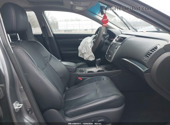1N4AL3AP8GC258192 2016 NISSAN ALTIMA Gray Front interior view
