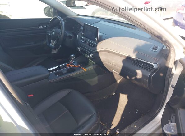 1N4BL4CV0NN371609 2022 NISSAN ALTIMA Silver Вид салону спереду