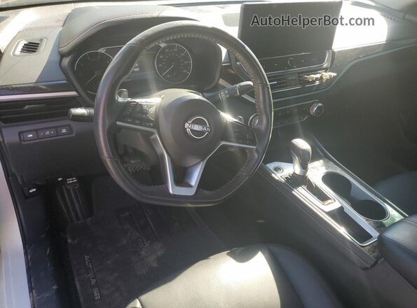 1N4BL4CV9PN379355 2023 NISSAN ALTIMA Белый Вид панели приборов