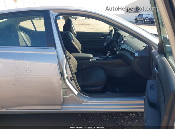 1N4BL4DV9SN386796 2025 NISSAN ALTIMA Silver Вид салону спереду