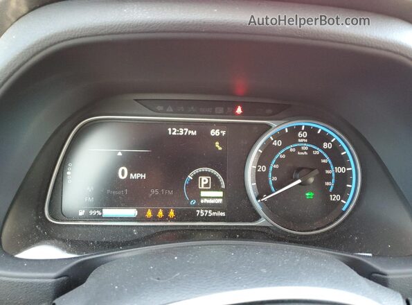 1N4CZ1CV0SC562228 2025 NISSAN LEAF Красный Вид щитка приборов