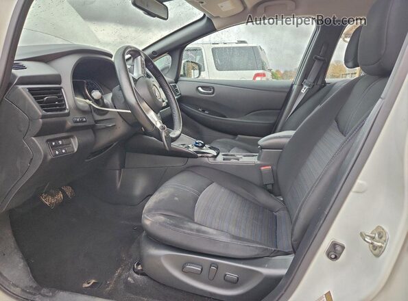 1N4CZ1CV4PC555502 2023 NISSAN LEAF Белый Вид салона спереди
