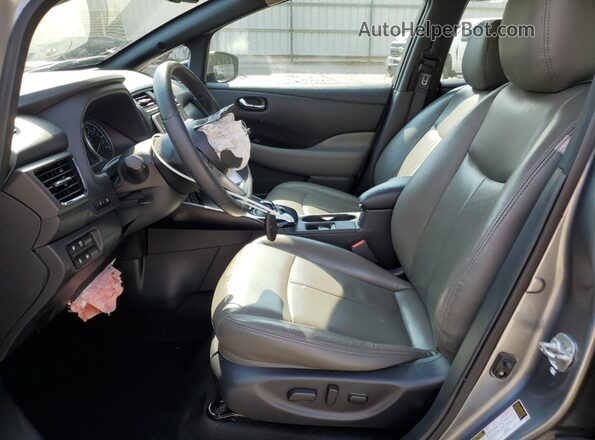 1N4CZ1CV5PC553676 2023 NISSAN LEAF Gray Vista interior delantera