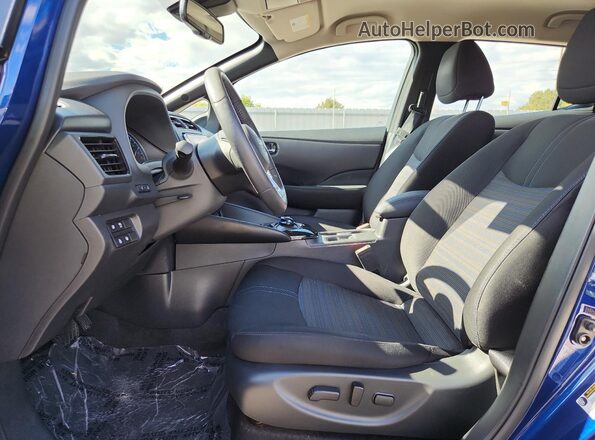 1N4CZ1CV5SC563455 2025 NISSAN LEAF Синий Вид салона спереди