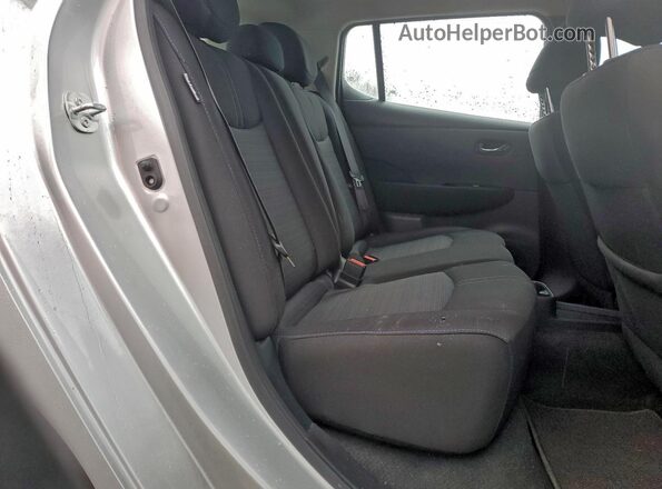 1N4CZ1CV9SC557707 2025 NISSAN LEAF Silver Widok wnętrza z tyłu
