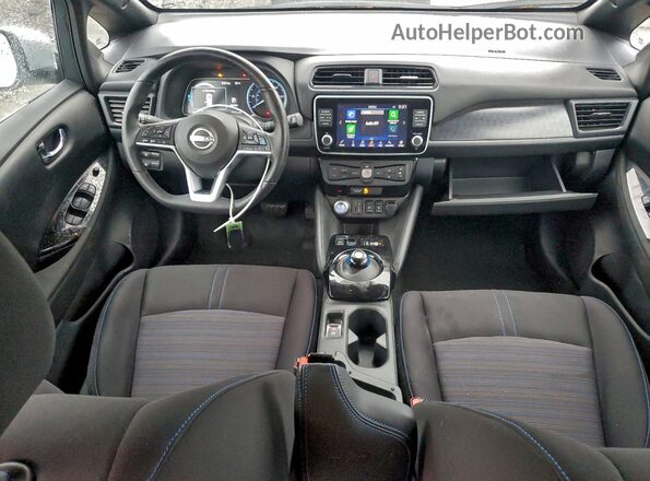 1N4CZ1CV9SC557707 2025 NISSAN LEAF Silver Widok deski rozdzielczej