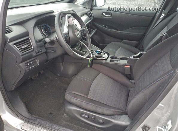 1N4CZ1CV9SC557707 2025 NISSAN LEAF Silver Widok wnętrza z przodu