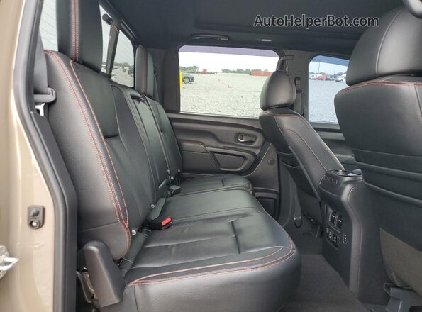 1N6AA1ED5MN501488 2021 NISSAN TITAN Brown Widok tylnych siedzeń