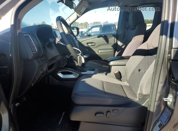1N6ED1CL2SN621443 2025 NISSAN FRONTIER Gray Vista interior delantera
