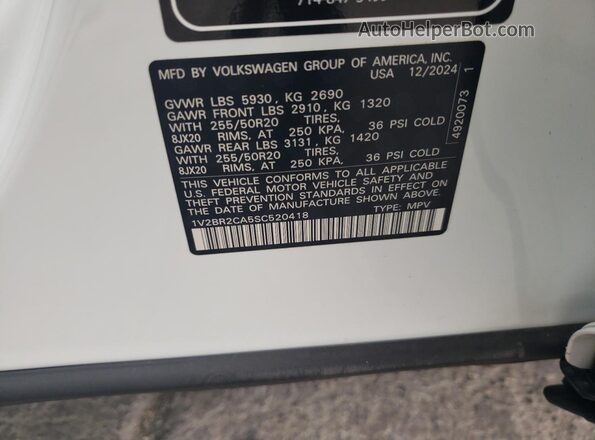 1V2BR2CA5SC520418 2025 VOLKSWAGEN ATLAS White Widok naklejki z numerem VIN