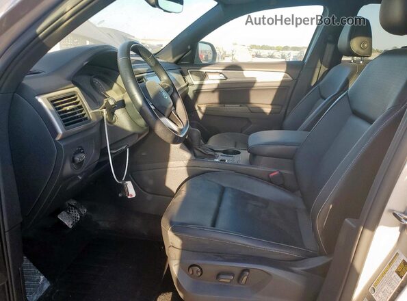 1V2YC2CA1LC226821 2020 VOLKSWAGEN ATLAS Silver Front interior view