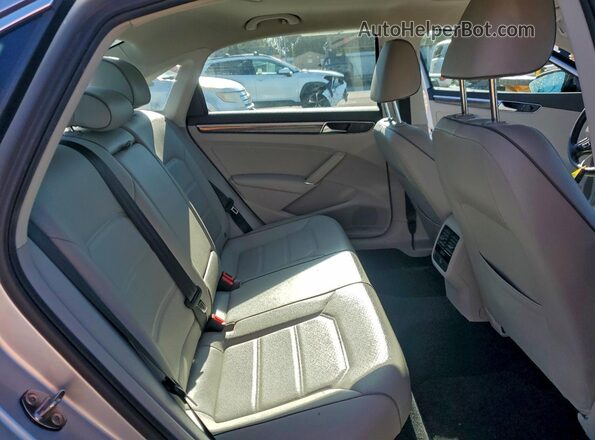 1VWBA7A32JC015118 2018 VOLKSWAGEN PASSAT Silver Widok tylnych siedzeń
