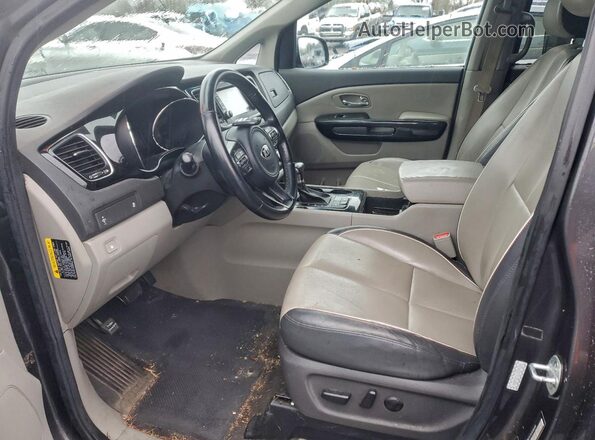 KNDMC5C16J6399280 2018 KIA SEDONA Silver 