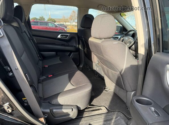 5N1DR2MN8JC628022 2018 NISSAN PATHFINDER Черный Вид салона спереди