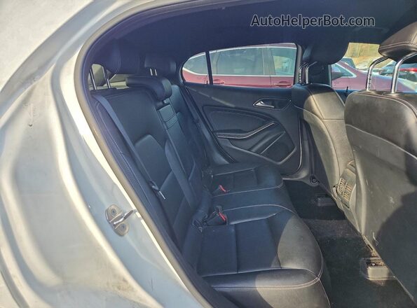 WDCTG4GB7KJ581463 2019 MERCEDES-BENZ GLA-CLASS Белый 