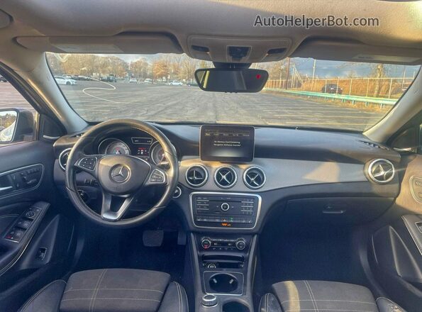 WDCTG4GB7HJ296321 2017 MERCEDES-BENZ GLA Gray Widok tylnych siedzeń