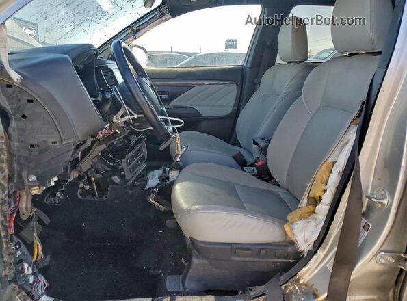 JA4J2VA70NZ050501 2022 MITSUBISHI OUTLANDER Серебряный Вид панели приборов