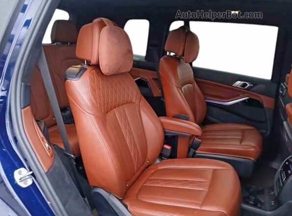5UXCW2C0XN9J99448 2022 BMW X7 Blue Front interior view