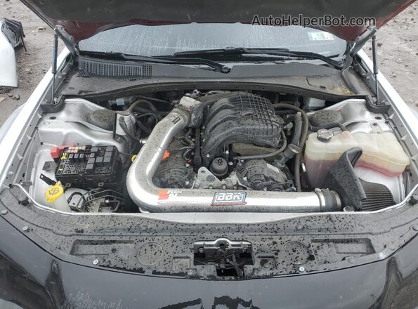 2C3CCAAG0NH225841 2022 CHRYSLER 300 Silver Widok wnętrza z tyłu