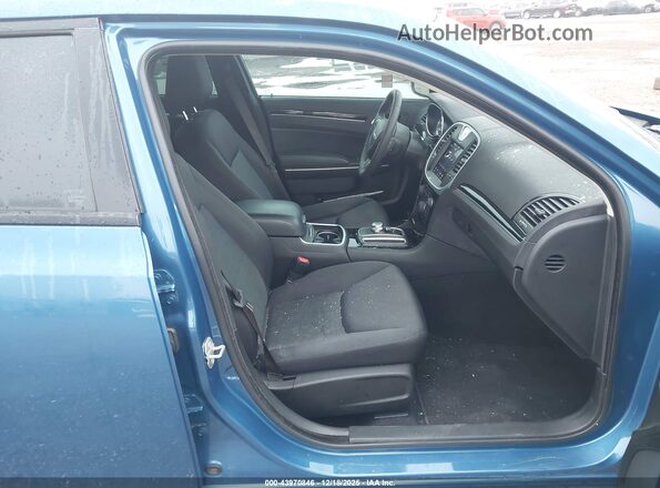 2C3CCAAG1PH613874 2023 CHRYSLER 300 Синий Вид салона спереди