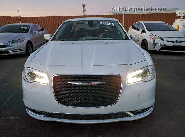 2C3CCAAG2KH548042 2019 CHRYSLER 300 Белый Вид спереди