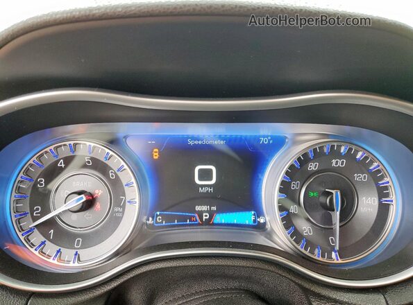 2C3CCAAG6NH139692 2022 CHRYSLER 300 White Սարքավորումների վահանակի տեսք