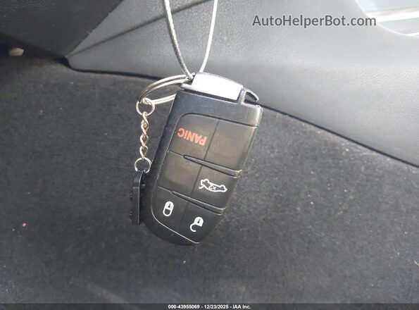 2C3CCAAG7LH150813 2020 CHRYSLER 300 Белый Вид панели приборов