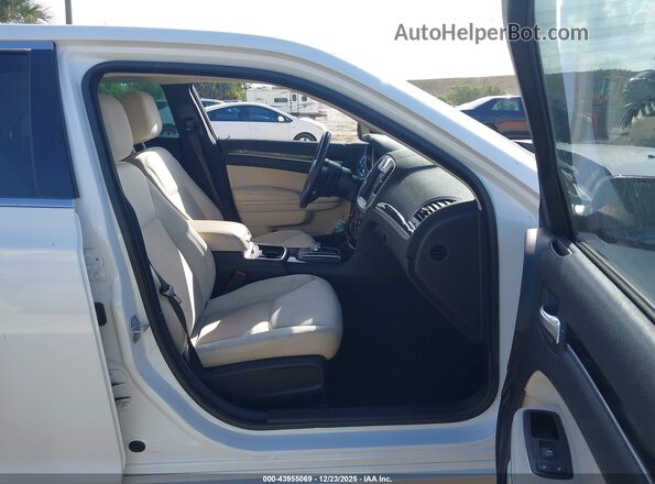 2C3CCAAG7LH150813 2020 CHRYSLER 300 Белый Вид салона спереди