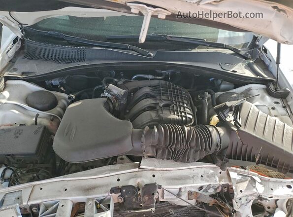 2C3CCABG1PH637171 2023 CHRYSLER 300 White Widok wnętrza z tyłu