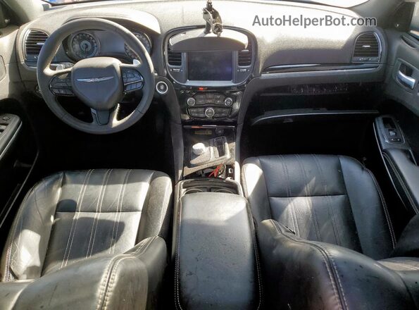 2C3CCABG4NH218048 2022 CHRYSLER 300 Бордовый Вид панели приборов