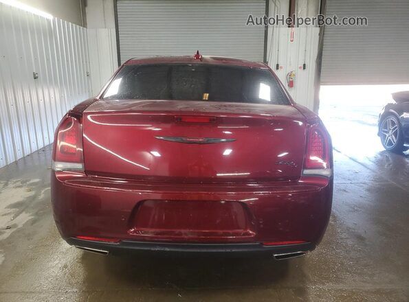 2C3CCABG4PH624348 2023 CHRYSLER 300 Red Widok z tyłu