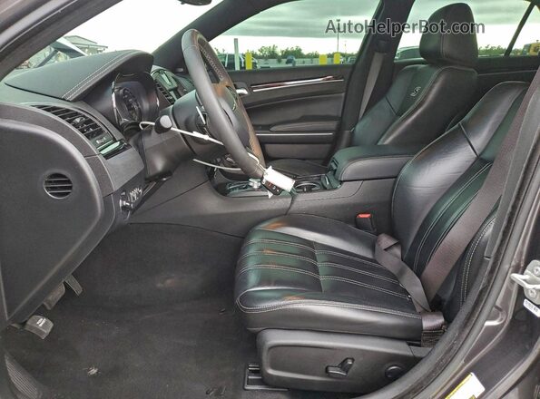 2C3CCABG7PH637241 2023 CHRYSLER 300 Серый Вид салона спереди