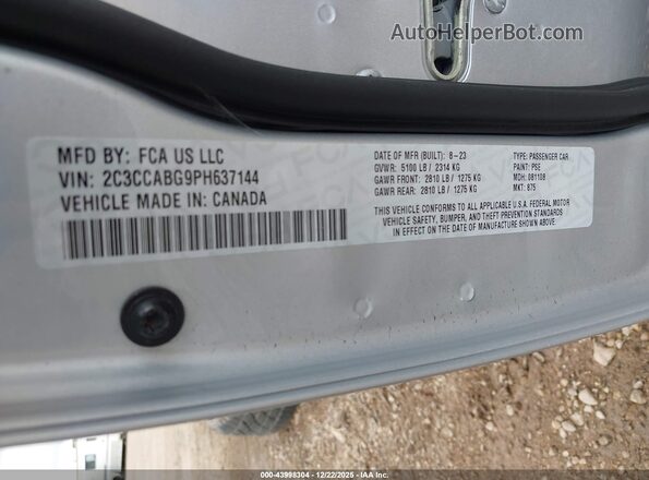 2C3CCABG9PH637144 2023 CHRYSLER 300 Silver ძრავის განყოფილების ხედი