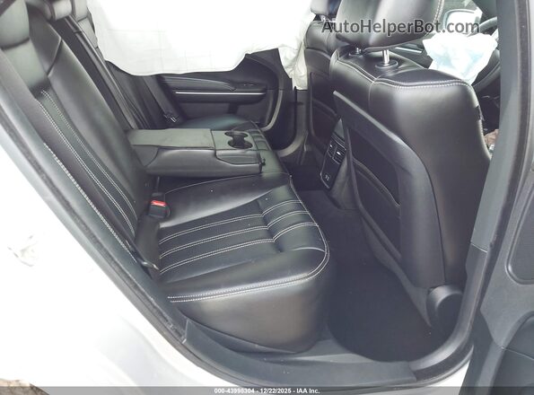 2C3CCABG9PH637144 2023 CHRYSLER 300 Silver VIN კოდის სტიკერის ხედი