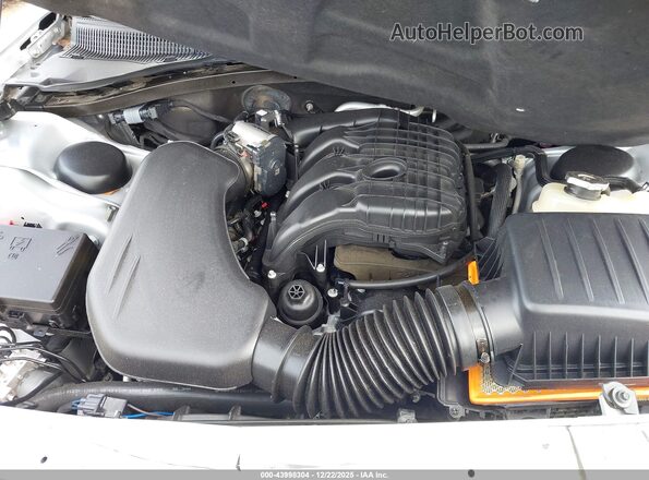 2C3CCABG9PH637144 2023 CHRYSLER 300 Silver უკანა ხედი