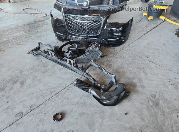 2C3CCADG3PH628338 2023 CHRYSLER 300 Черный Вид подкапотного пространства