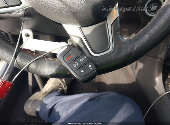2C3CCAEGXLH108808 2020 CHRYSLER 300 Серебряный Вид панели приборов
