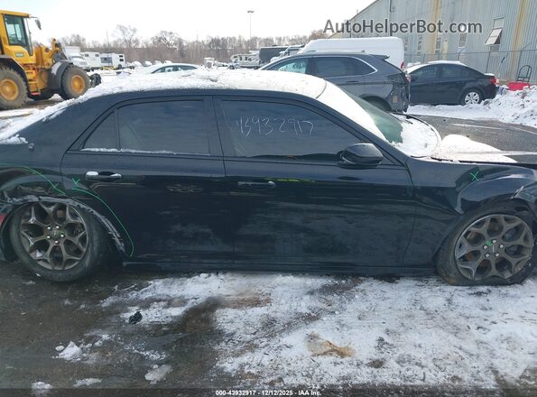 2C3CCAGG1JH182418 2018 CHRYSLER 300 Black Вид задньої частини салону