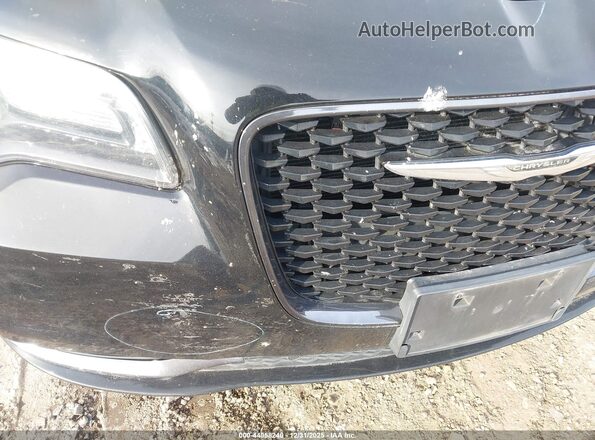 2C3CCAGGXHH597571 2017 CHRYSLER 300 Black Widok z przodu