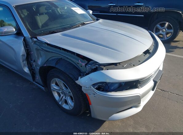 2C3CDXBG0NH207824 2022 DODGE CHARGER Серебряный Вид спереди