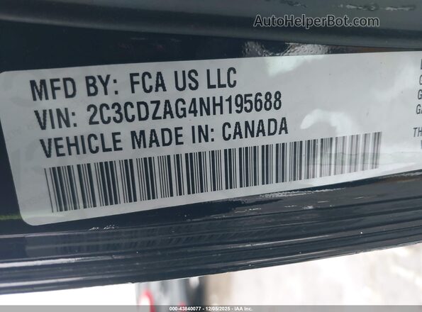 2C3CDZAG4NH195688 2022 DODGE CHALLENGER Black Widok komory silnika