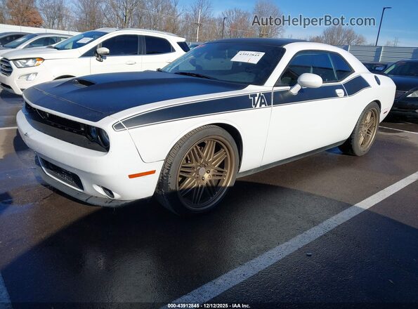 2C3CDZBT2JH272063 2018 DODGE CHALLENGER White Vista tres cuartos delantera izquierda
