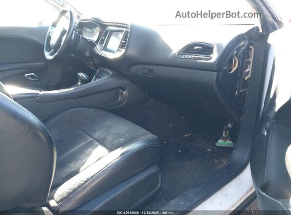 2C3CDZBT2JH272063 2018 DODGE CHALLENGER White Vista interior delantera