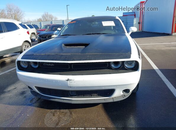 2C3CDZBT2JH272063 2018 DODGE CHALLENGER White Vista del cuadro de instrumentos