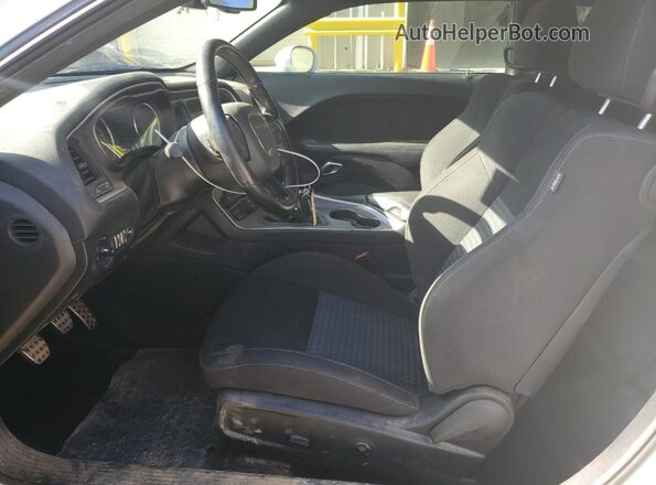 2C3CDZBT8LH119061 2020 DODGE CHALLENGER White Вид салону спереду