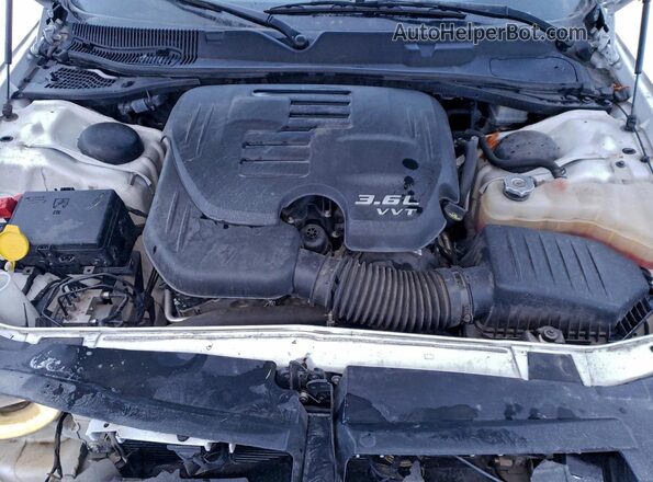 2C3CDZKG4NH207594 2022 DODGE CHALLENGER White უკანა სალონის ხედი