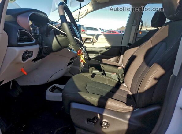 2C4RC1CG1PR603455 2023 CHRYSLER VOYAGER White Widok wnętrza z przodu