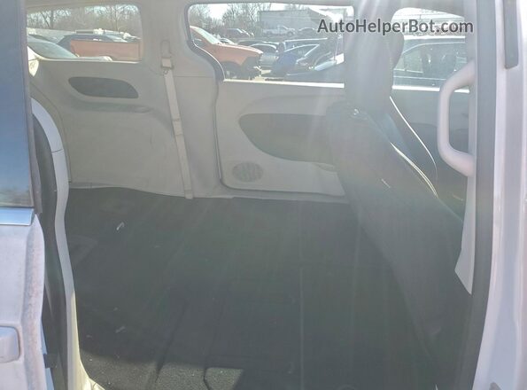 2C4RC1CG1PR603455 2023 CHRYSLER VOYAGER White Widok tylnych siedzeń