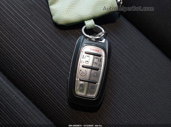 2C4RC1CG1PR613581 2023 CHRYSLER VOYAGER Burgundy Widok deski rozdzielczej
